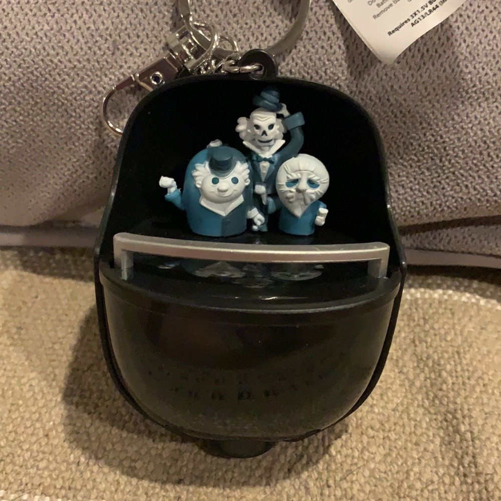 Disney Haunted Mansion Hitchhiking Ghosts Light Up Keychain